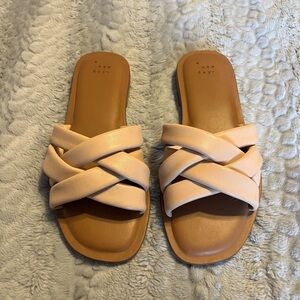 A New Day Women's Tan Crisscross Sandals